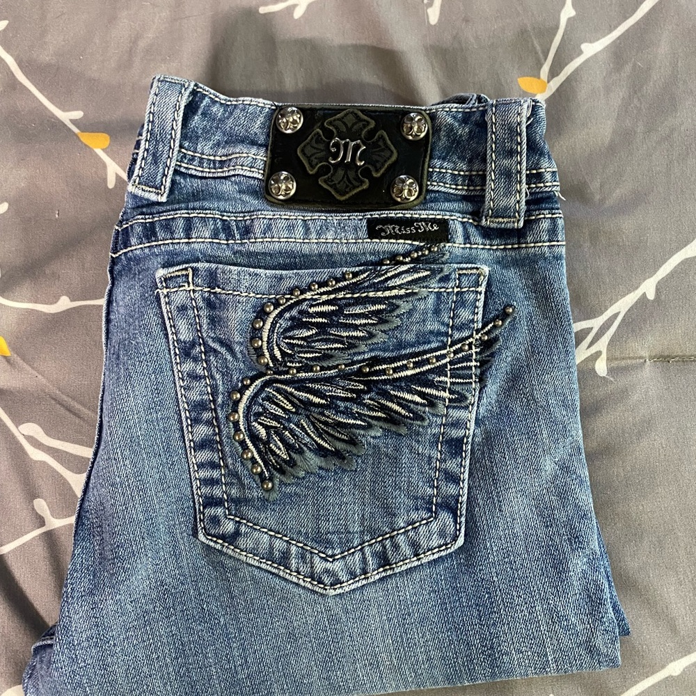 Miss Me JE5163P2 “Angel Wings” Capri Jeans Size 33 Exclusively for Buckle EUC